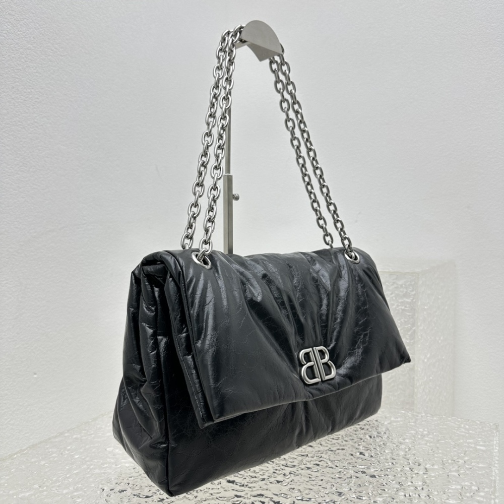 Balenciaga BB logo