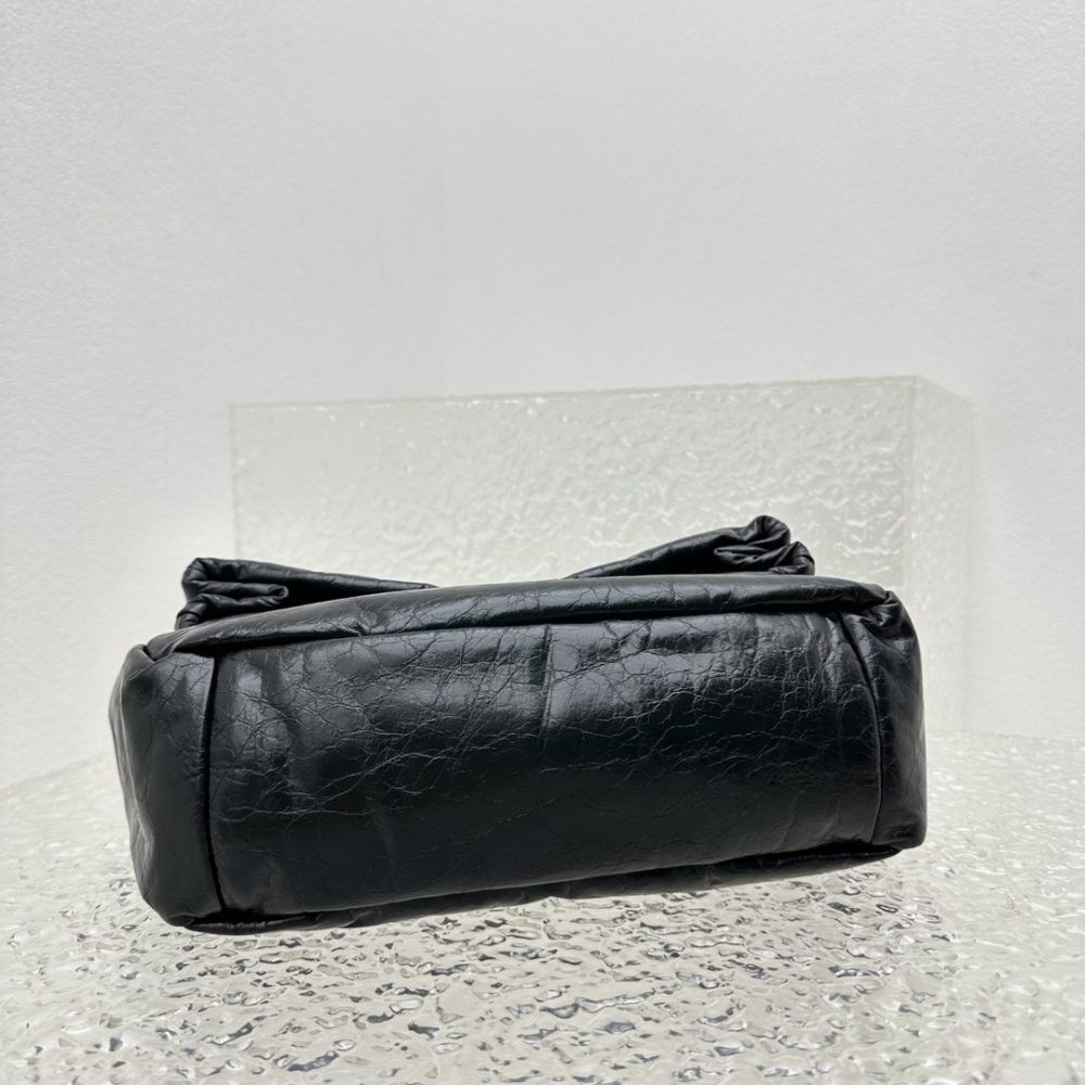 Balenciaga BB logo