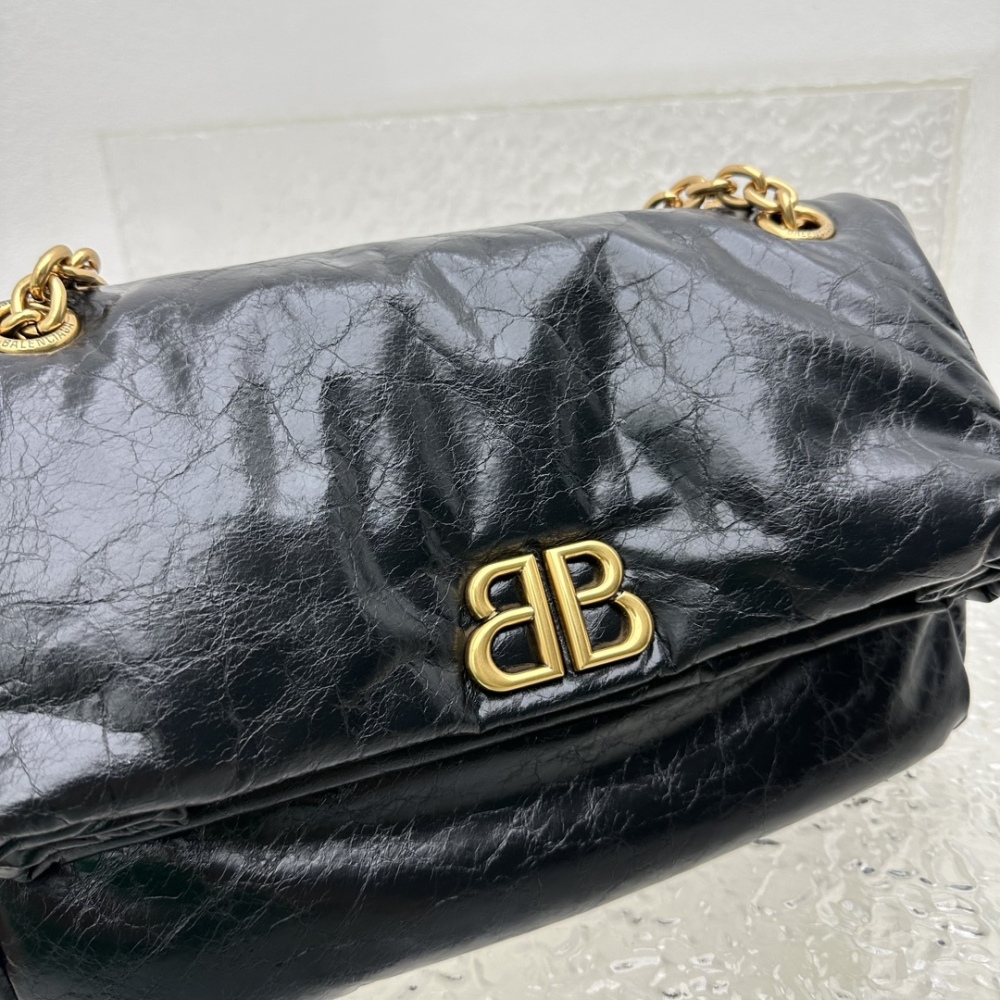 Balenciaga BB logo