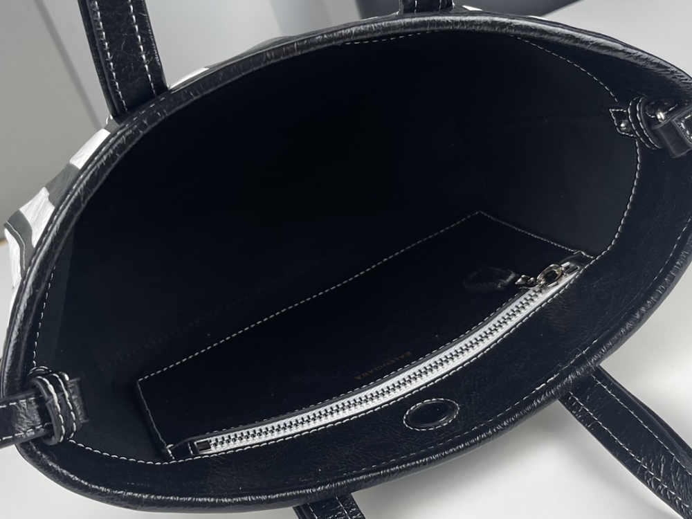 Balenciaga Balenciaga  size 24x10x19