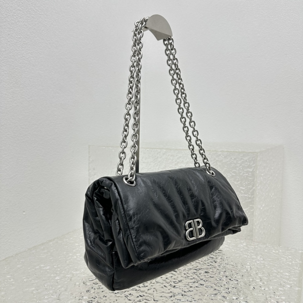 Balenciaga BB logo