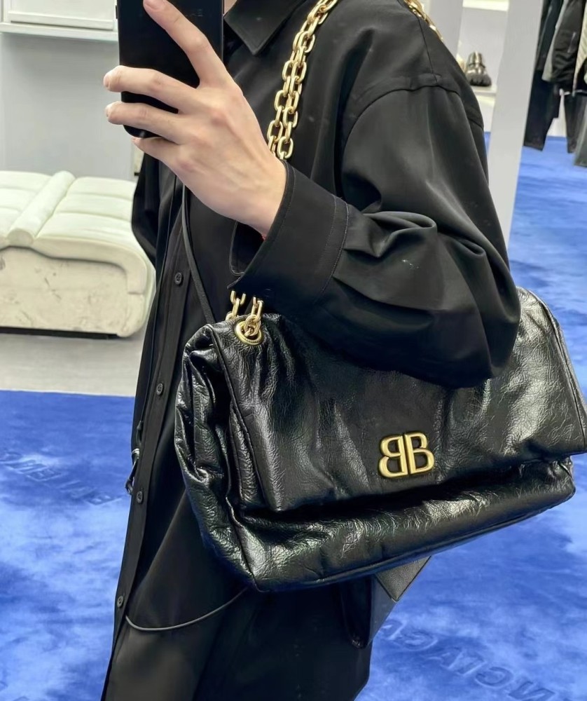 Balenciaga BB logo