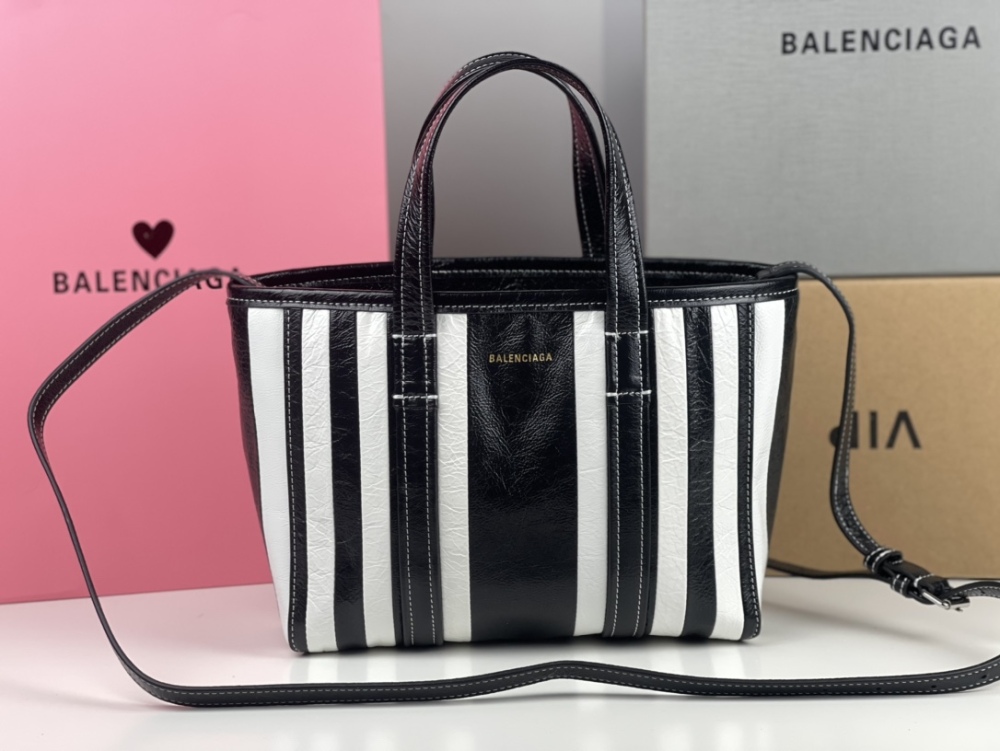 Balenciaga Balenciaga  size 24x10x19