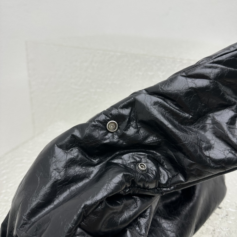 Balenciaga BB logo
