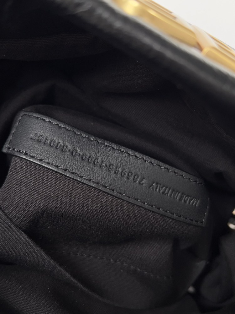 Balenciaga logo