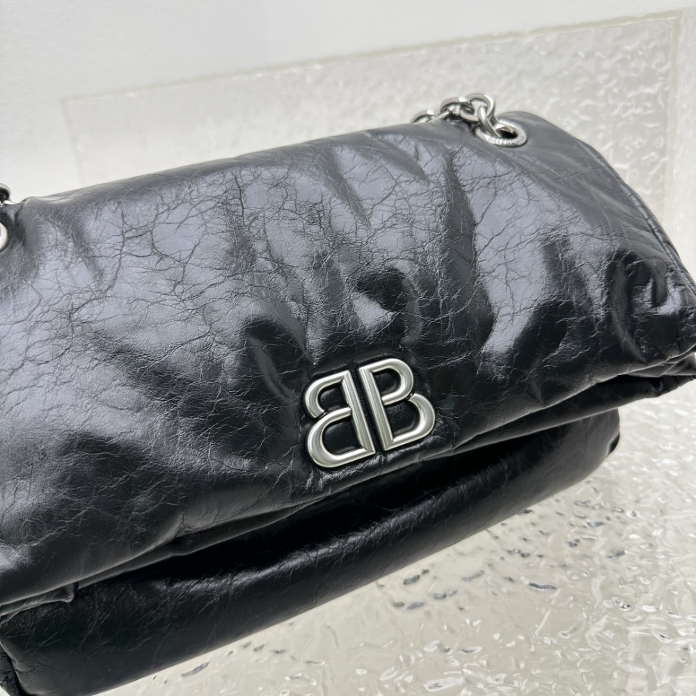 Balenciaga BB logo