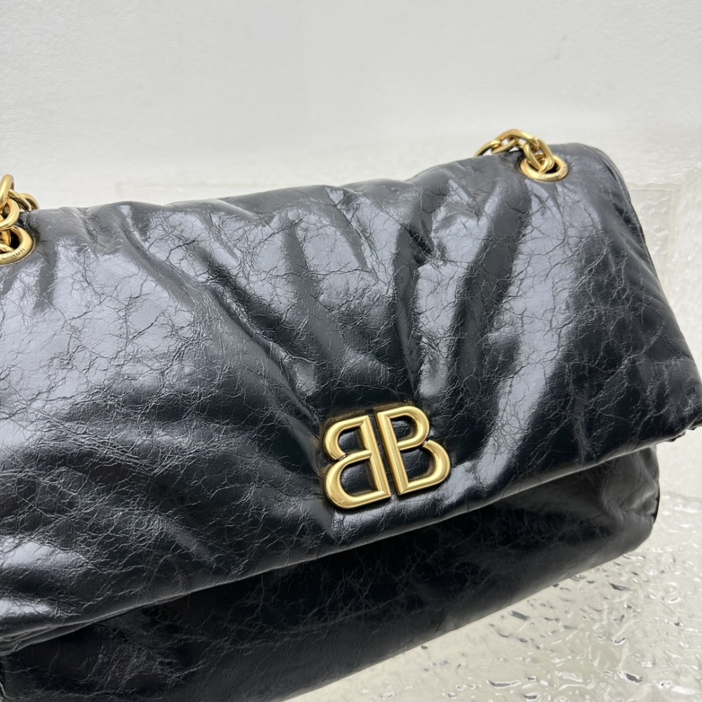 Balenciaga BB logo