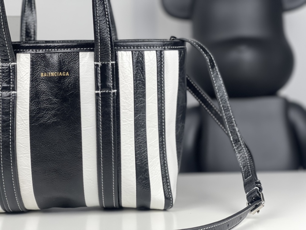 Balenciaga Balenciaga  size 24x10x19