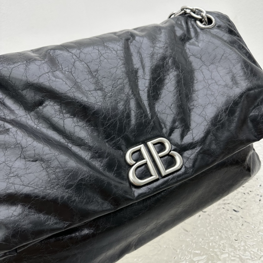 Balenciaga BB logo
