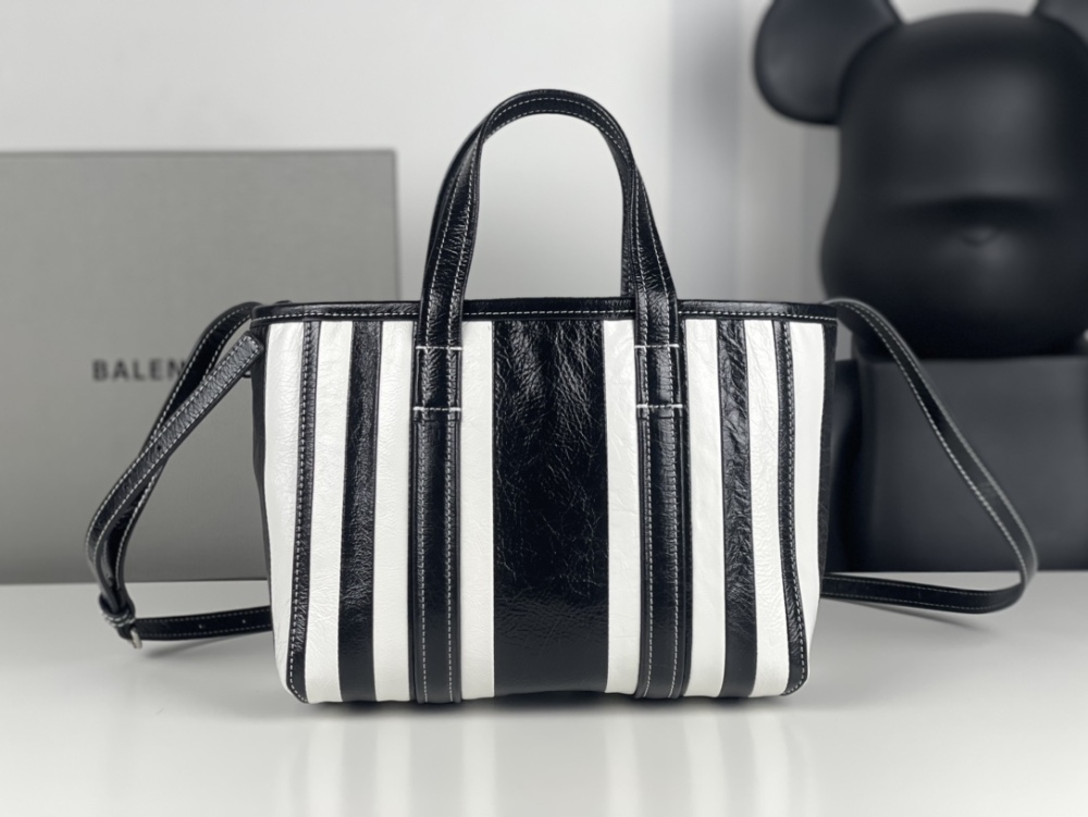 Balenciaga Balenciaga  size 24x10x19