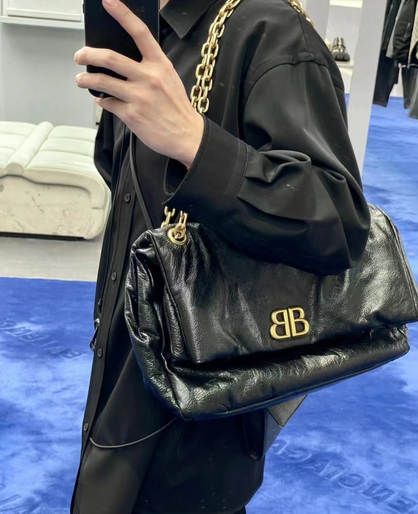 Balenciaga BB logo