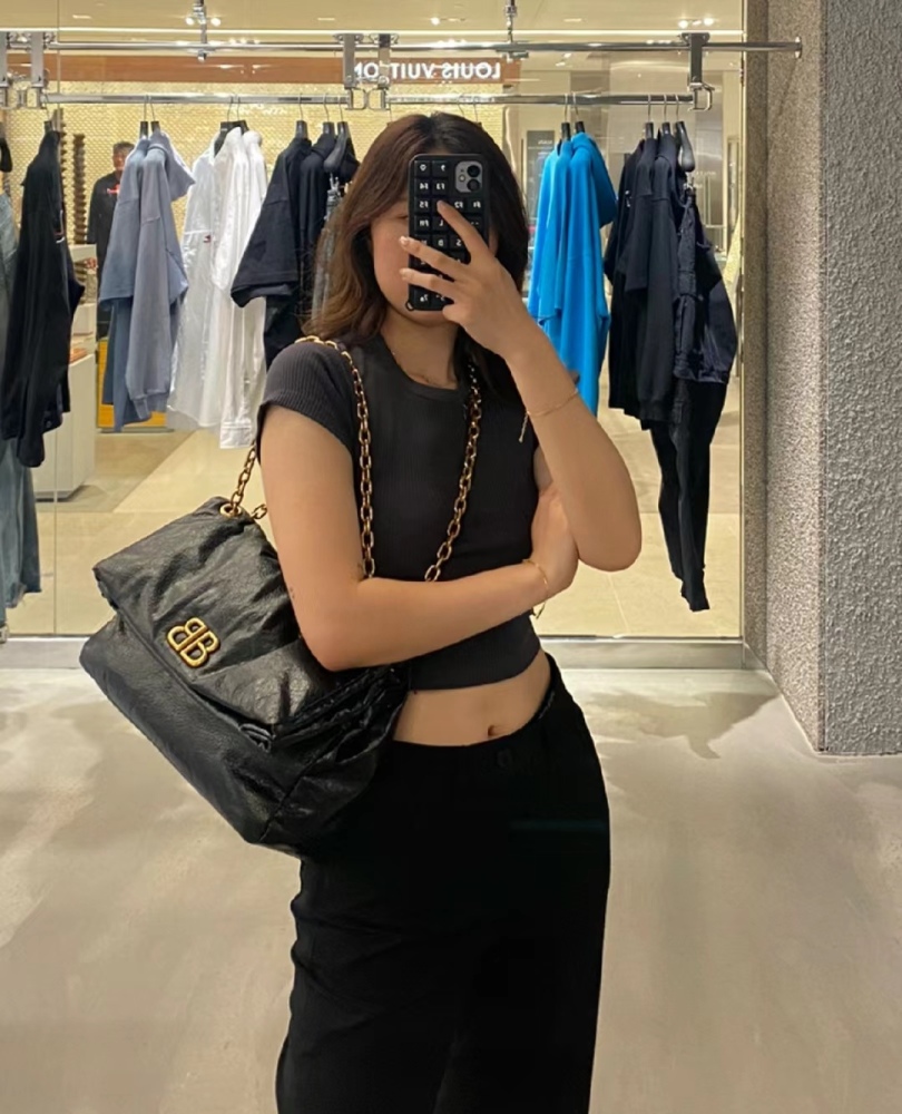 Balenciaga BB logo