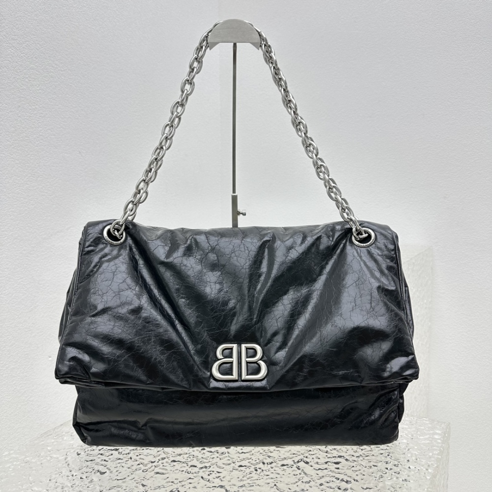 Balenciaga BB logo