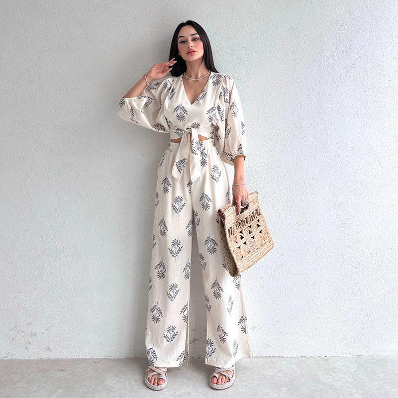 Europe and the United States leisure suit 2023 summer new V-neck temperament printed bubble sleeve top and trousers ladies two-piece set