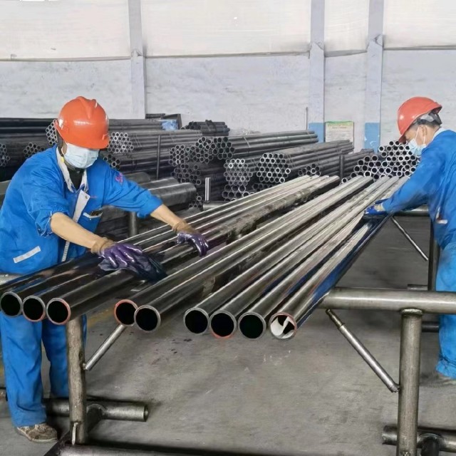Geschältes und gewalztes, brüniertes Rohr (Hydraulikzylinderrohr),Geschältes und gewalztes, brüniertes Rohr (Hydraulikzylinderrohr)