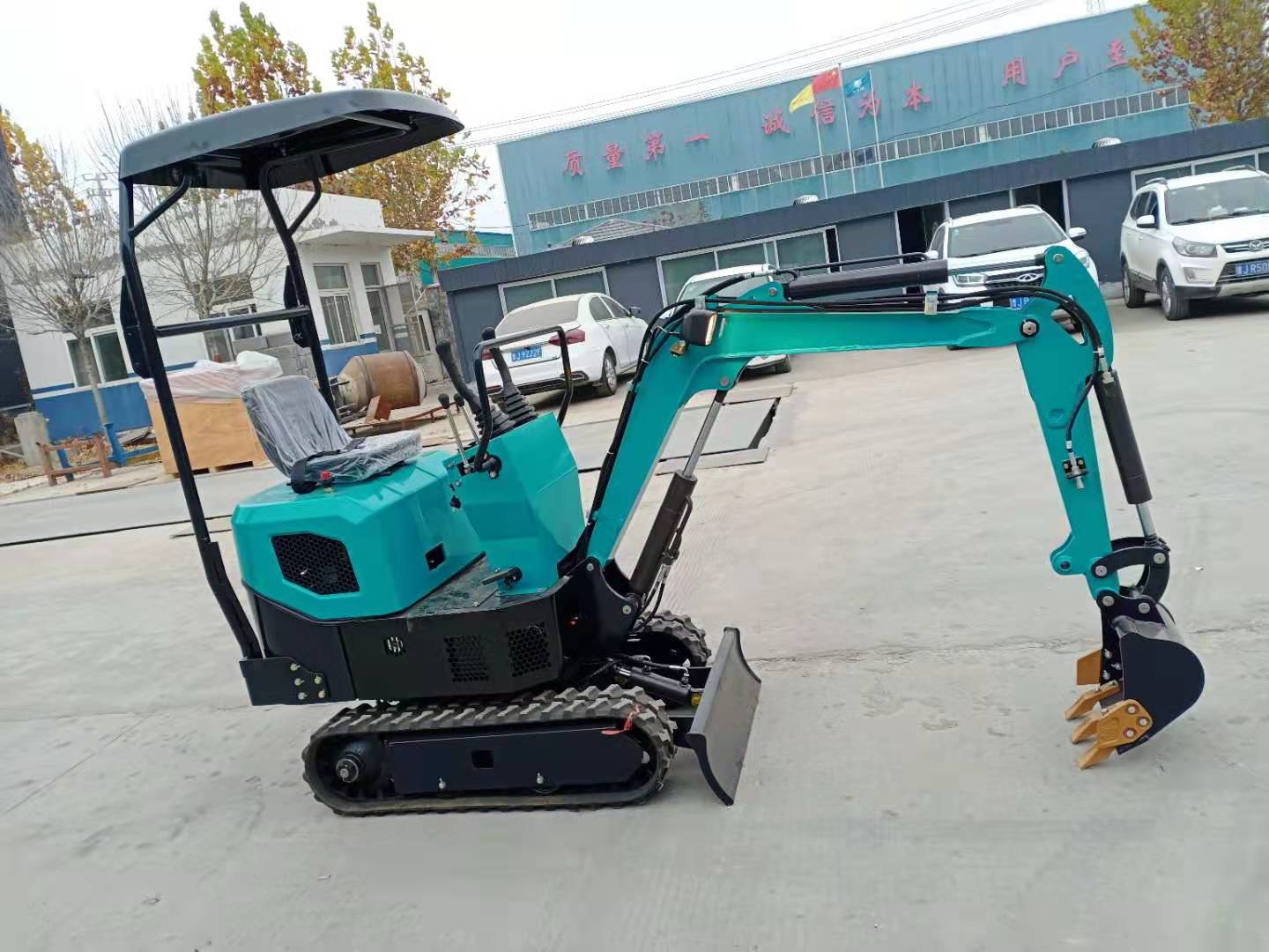 1 噸迷你挖土機 Peritone EPA 引擎小型履帶式挖土機液壓挖土機迷你挖土機
