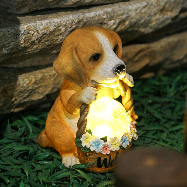 Welcome Sign Cute Puppy with Flower Basket Resin Smile Dog Garden Ornament Statue LED Night Lamp Crafts Handicrafts Outdoor Resin Dog Statue with Glass Crack Ball Lamp for Yard Patio Pathway Decoration