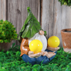 Garden Funny Gnome Outdoor Statues Dwarf Elves with 2 Round Solar Ball Yellow Light Resin Sculpture Statue Ornament for Porch
