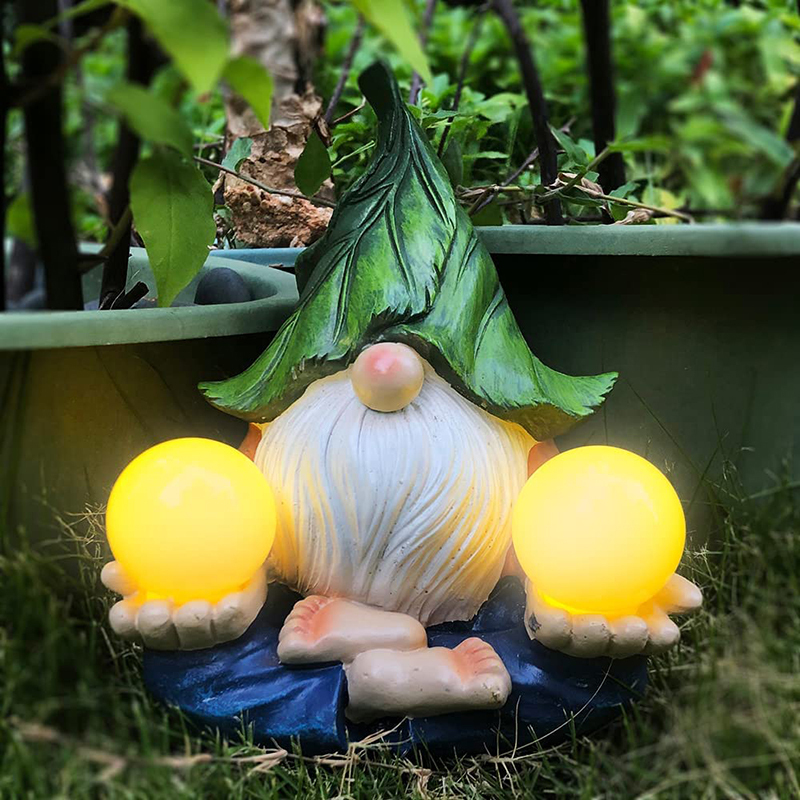 Garden Funny Gnome Outdoor Statues Dwarf Elves with 2 Round Solar Ball Yellow Light Resin Sculpture Statue Ornament for Porch