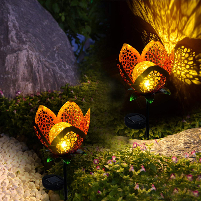 Metal Golden Rose Flower LED Lamp Hollow Craft Stake Solar Powered Globe Ball Glass Crack Design Bulb Lawn Light for Pathway Garden Park Landscape Riverside Christmas Festival Decoration