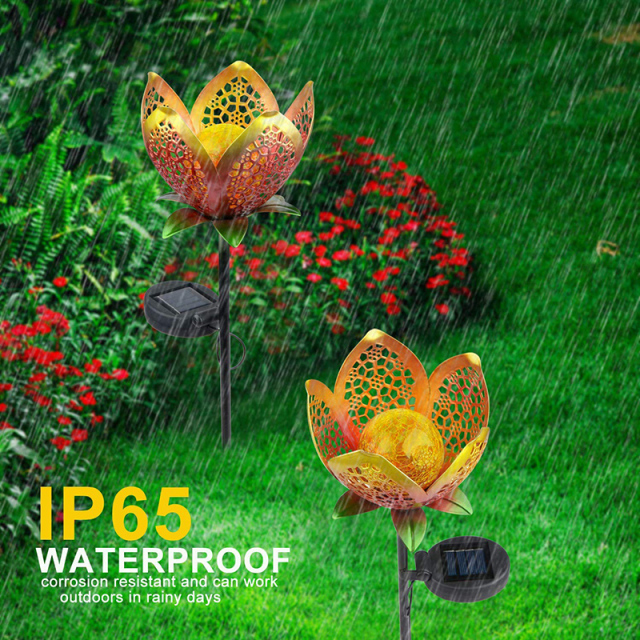 Metal Golden Rose Flower LED Lamp Hollow Craft Stake Solar Powered Globe Ball Glass Crack Design Bulb Lawn Light for Pathway Garden Park Landscape Riverside Christmas Festival Decoration