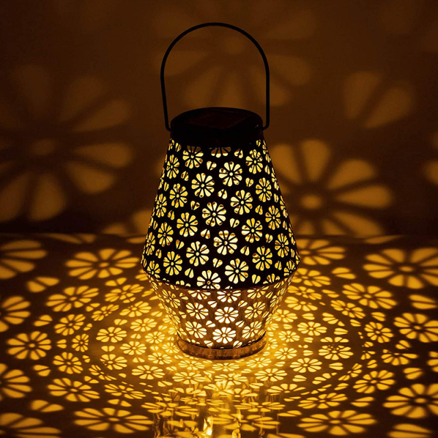 Milalit Rustproof Solar Daisy Flower Pattern Shadow LED Bottle Jar Metal Iron Luz Lantern Retro Vintage Style Metal Iron Hanging Lamps Table Lamps Hanged Light for Backyard Fence Porch Walkway Courtyard Christmas Party