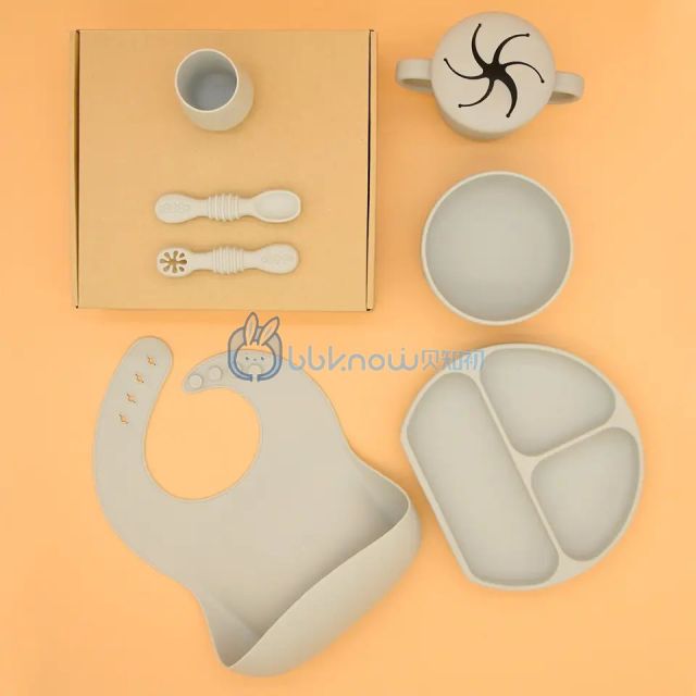 Food Grade BPAfree Baby Feeding Set Toddlers Eating Feeding Spoon and Bib Silicone Suction Plate Bowl Set for Led Weaning