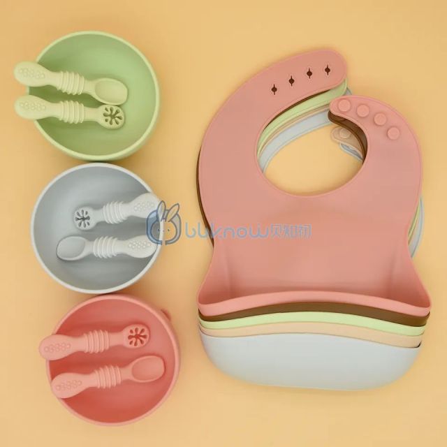 Food Grade BPAfree Baby Feeding Set Toddlers Eating Feeding Spoon and Bib Silicone Suction Plate Bowl Set for Led Weaning