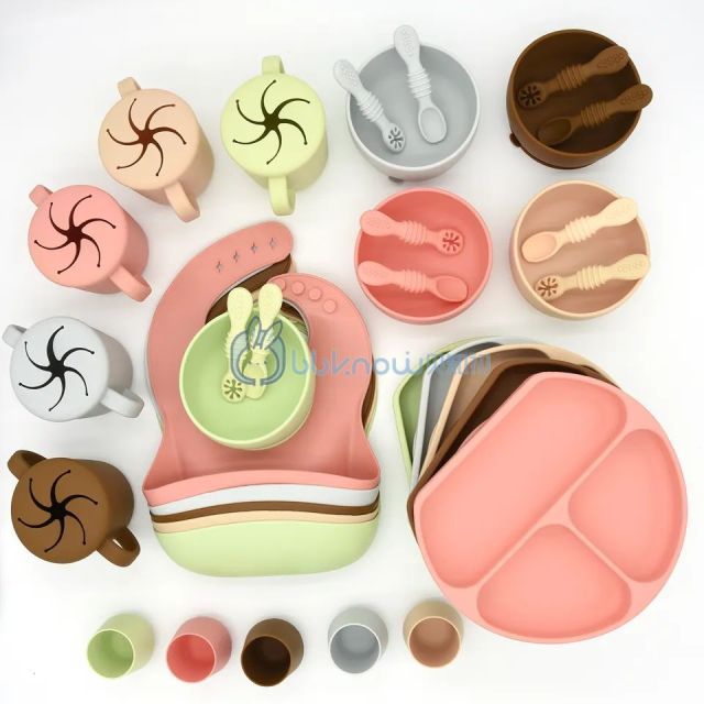 Food Grade BPAfree Baby Feeding Set Toddlers Eating Feeding Spoon and Bib Silicone Suction Plate Bowl Set for Led Weaning