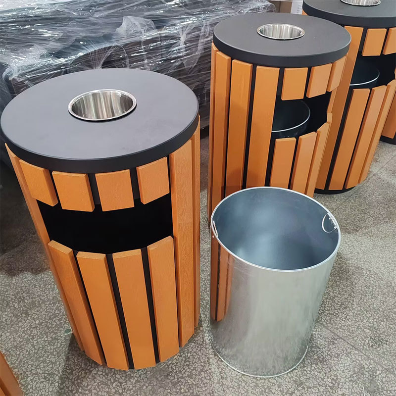Round Outdoor Trash Can - Stylish 40L Bin with Integrated Ashtray