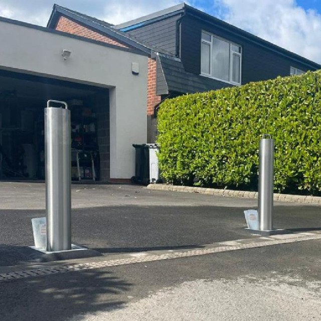 Heavy-Duty Retractable Bollard with 304 Stainless Steel