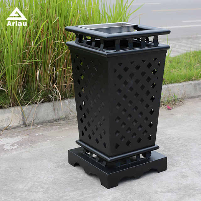 European Style Metal Trash Can - Hollow Pattern Design