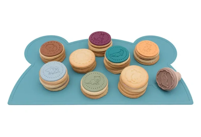 BSCI Factory Wholesale Baby Teething Toys,Silicone Cookie Stamps, Cute Silicone Cookie Stamps Set With Premium Round Mold and 15 Stamps For DIY Cookies,Fondants & Chocolate (Mix Colors)