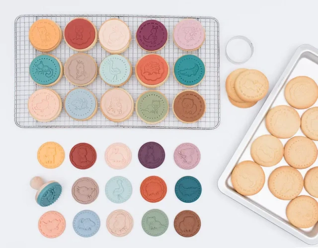 BSCI Factory Wholesale Baby Teething Toys,Silicone Cookie Stamps, Cute Silicone Cookie Stamps Set With Premium Round Mold and 15 Stamps For DIY Cookies,Fondants & Chocolate (Mix Colors)