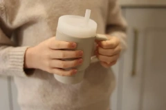 Toddler Tiny Tumbler With Handle,Toddler Tiny Tumbler With Handle Customized Logo 9oz Silicone Baby Sippy Cup Kids Tumbler with Lid and Straw