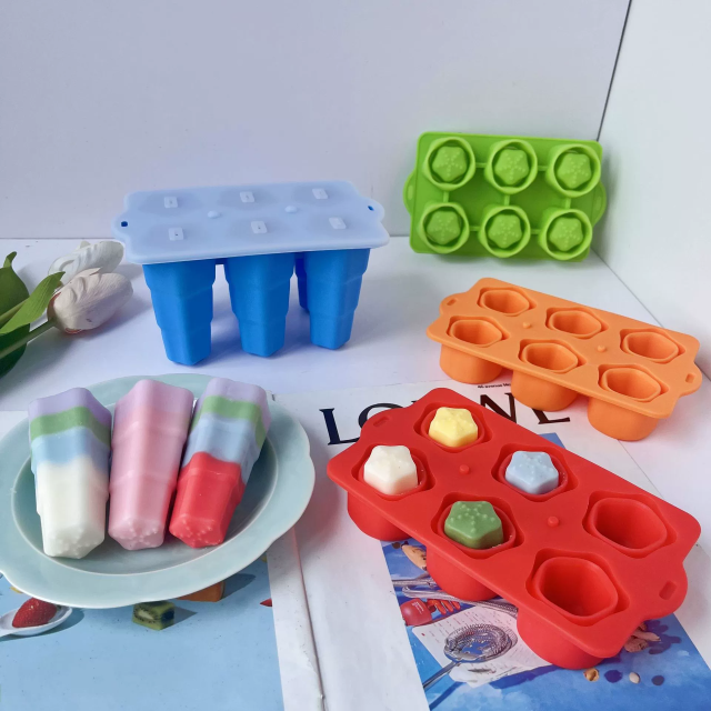 Star Foldable Silicone Popsicle Molds,Star Foldable Silicone Popsicle Molds with 50 Wooden Sticks, Homemade Ice Cream Molds for Kids Toddlers