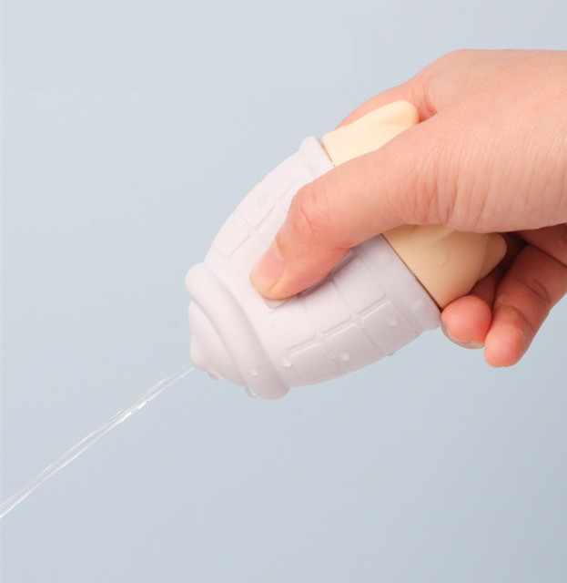 UFO Silicone Bath Playing Toy Water Squeezing Brush,UFO Silicone Bath Playing Toy Water Squeezing Brush, Bath Spraying Toy for Toddlers and Children Montessori Motor Skills