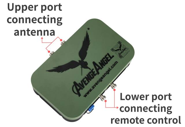 AvengeAngel Big Hulk Repeater compatible with the AvengeAngel Big Hulk plus Antenna,users can use longer cables to remotely control drones through the antenna.3 frequency bands 2.4~2.5GHz, 5.0-5.2GHz and 5.8GHz,up to 40+40m longer cable