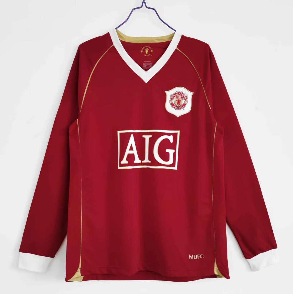 Long sleeves: Manchester United's home court for the 2006-07 season Retro