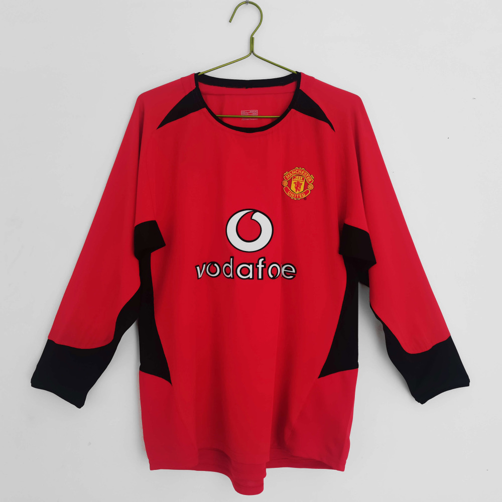 Long Sleeves: Manchester United's Home Revival for the 2002004 Season Retro
