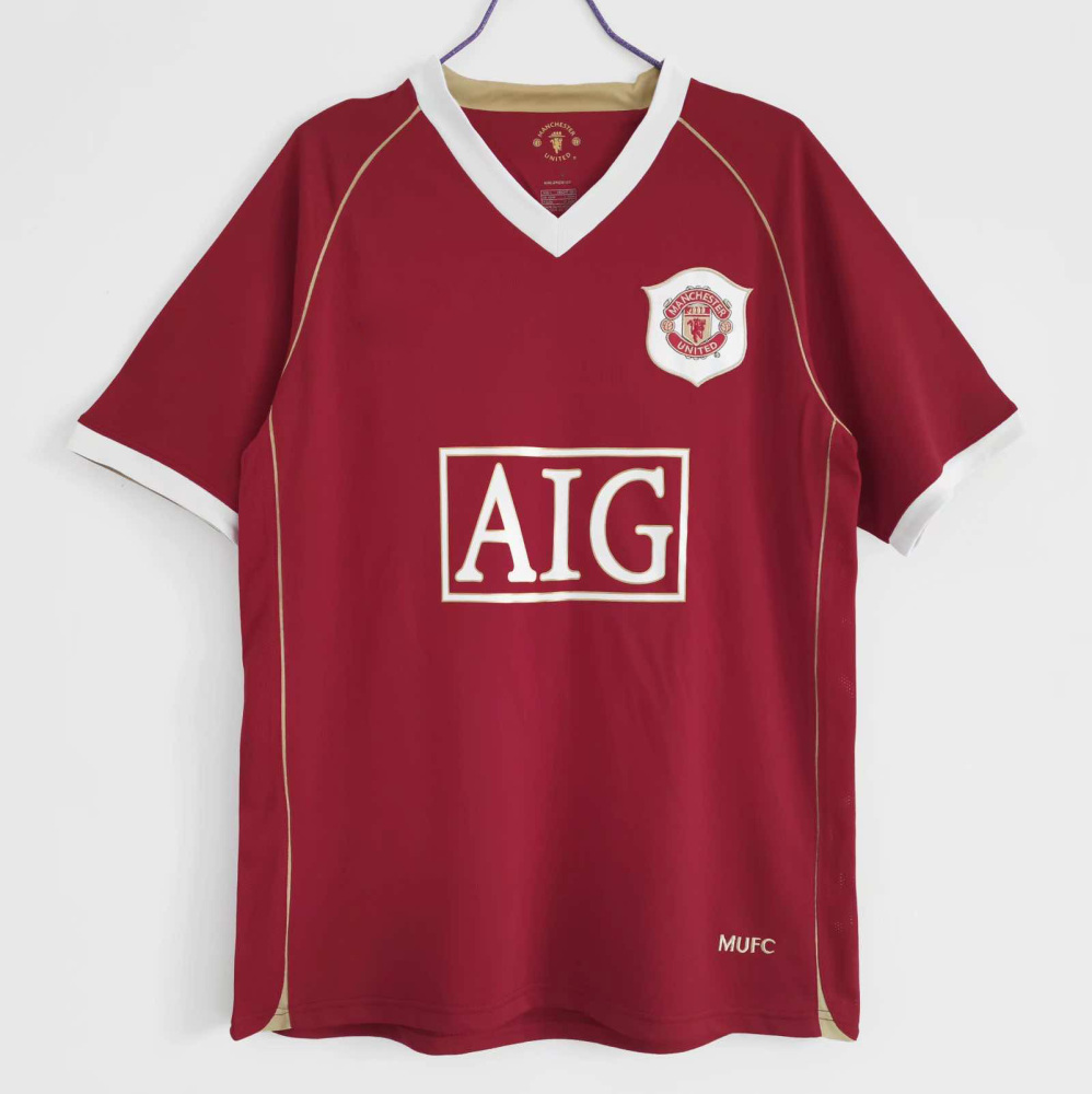 In the 2006-07 season, Manchester United played at home retro