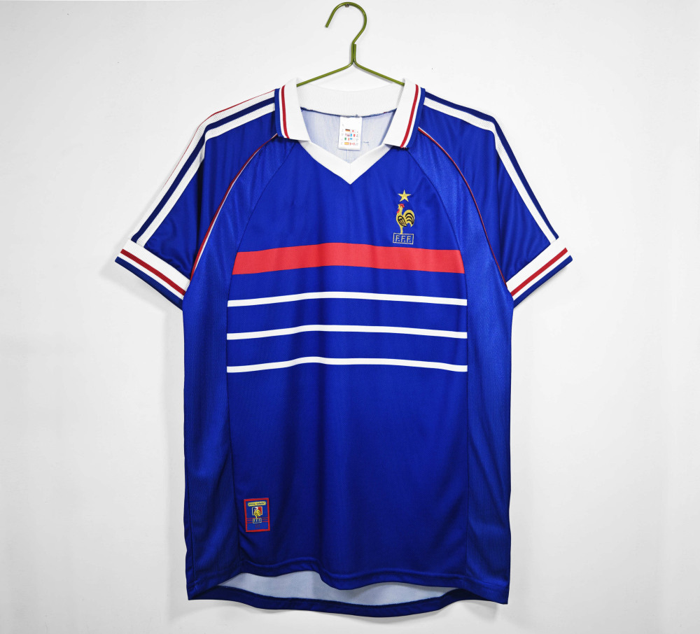 In the 1998 season, France's home court was retro, with no English available retro