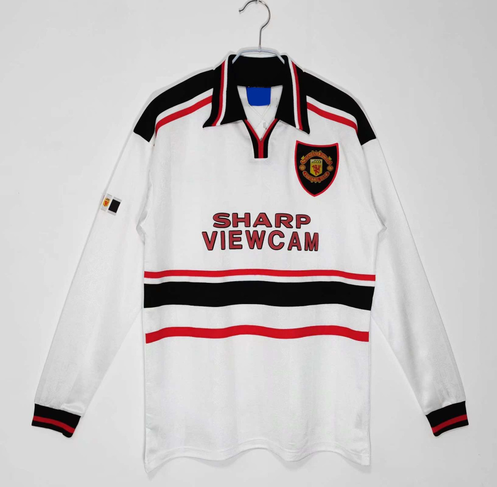 Long sleeves: Manchester United away in the 199899 season Retro