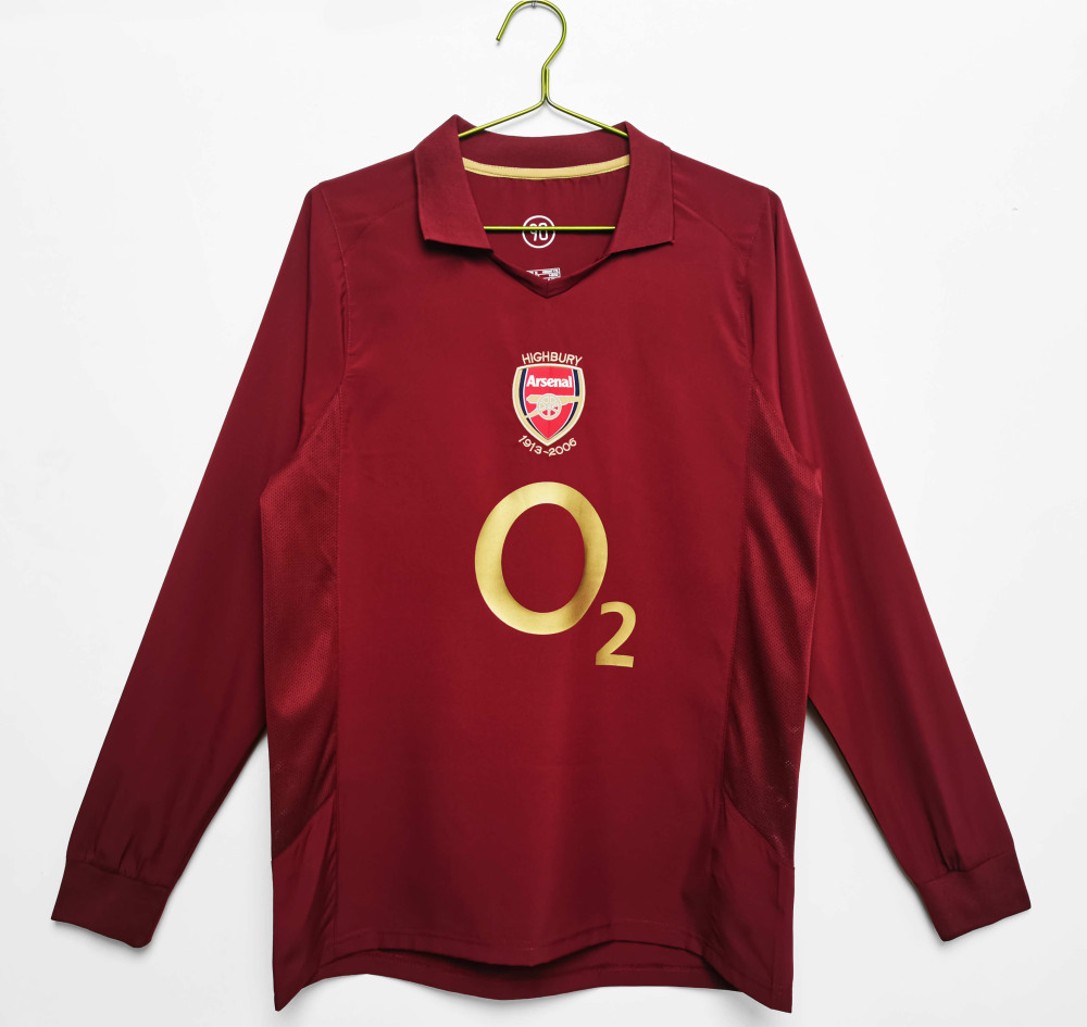 Long sleeves: Arsenal's home ground for the 2005-06 season Retro