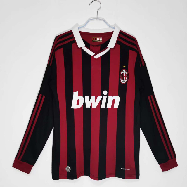 Long sleeves: AC Milan's home court for the 200910 season Retro