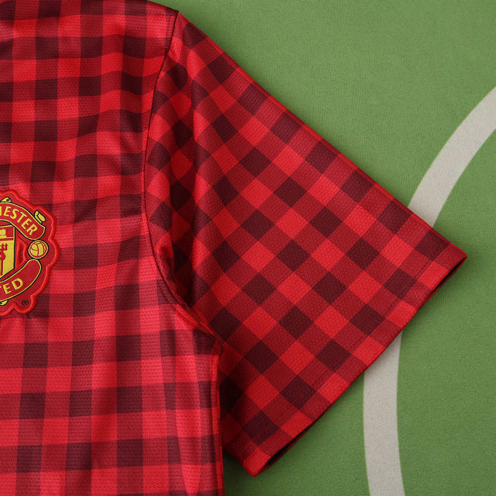1213 season Manchester United F.C. home retro Fan version