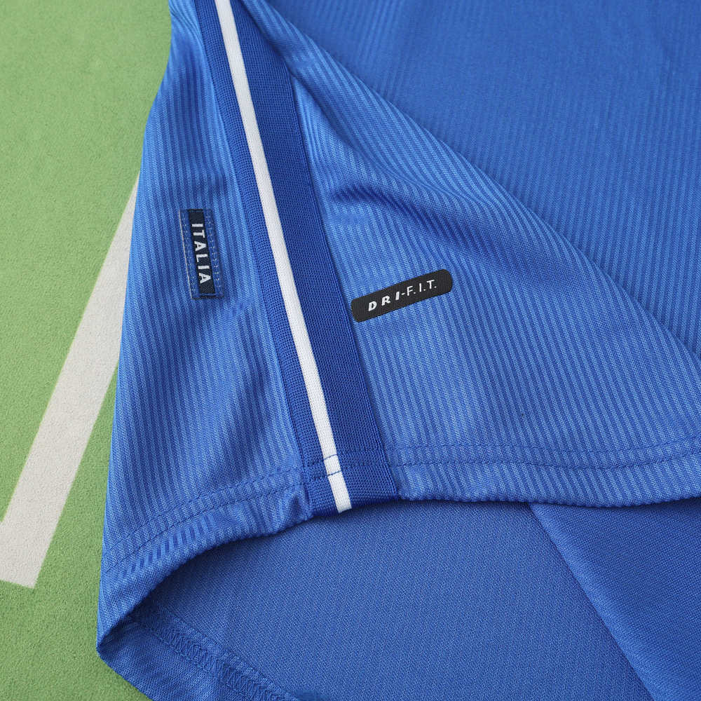 1998 season Italy home retro Fan version