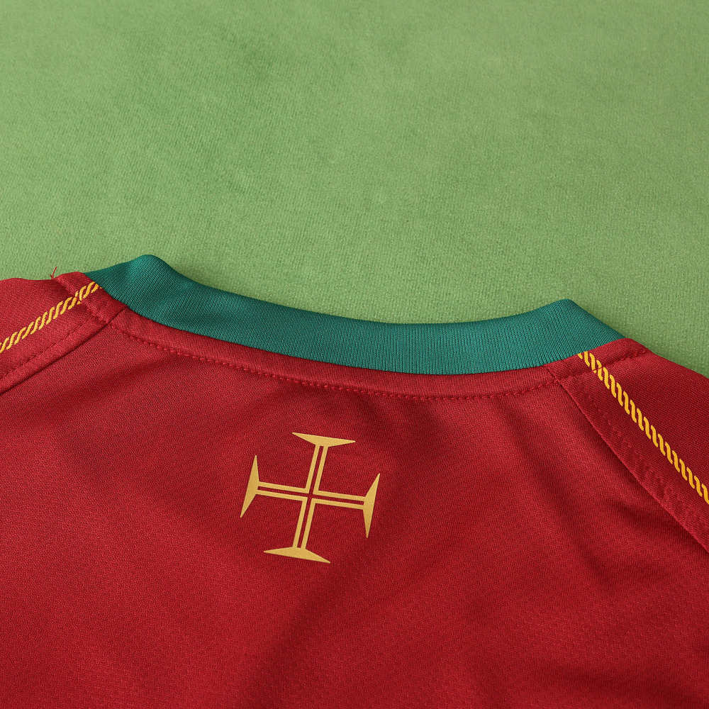 2006 season Portugal home retro Fan version