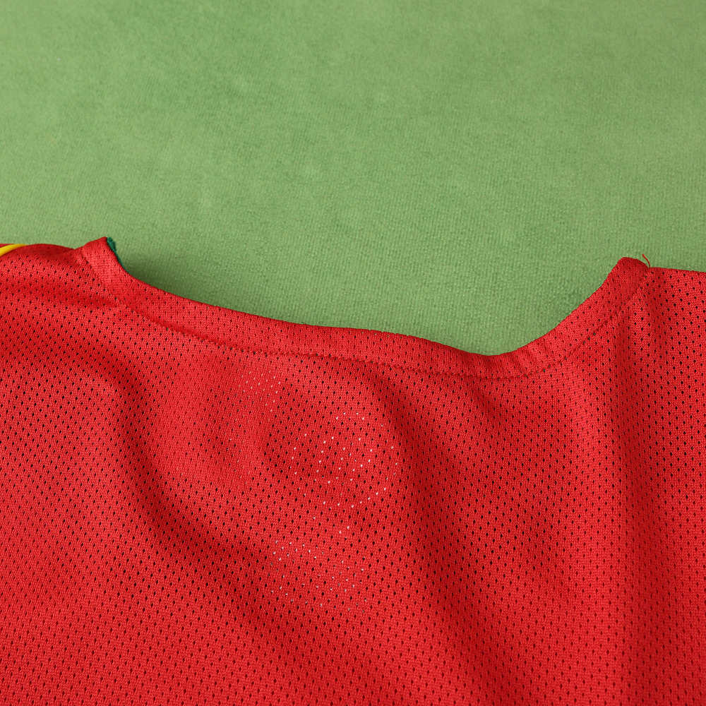 2004 season Portugal home retro Fan version