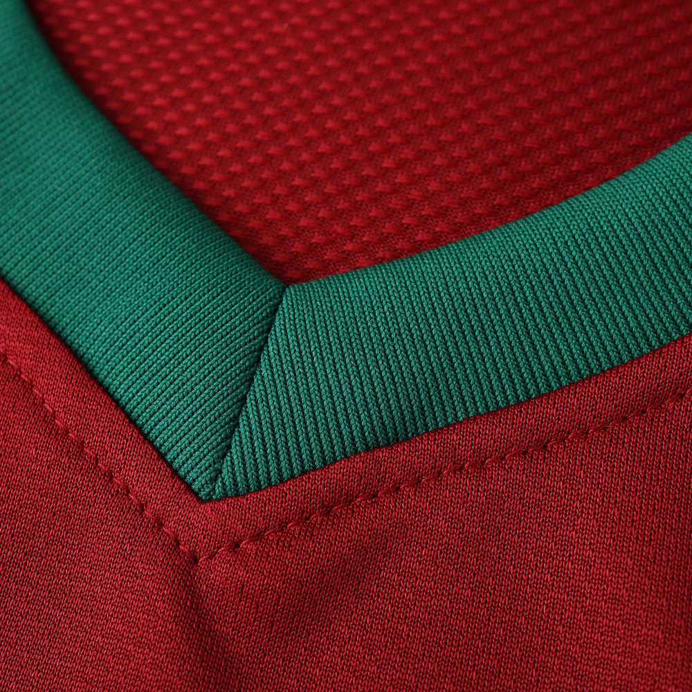 2006 season Portugal home retro Fan version